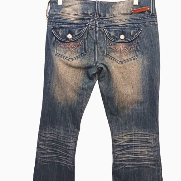 Almost Famous Distressed Jeans Sz 7 Blue Acid Wash Blue Embroidered Pockets Boho - Picture 3 of 16
